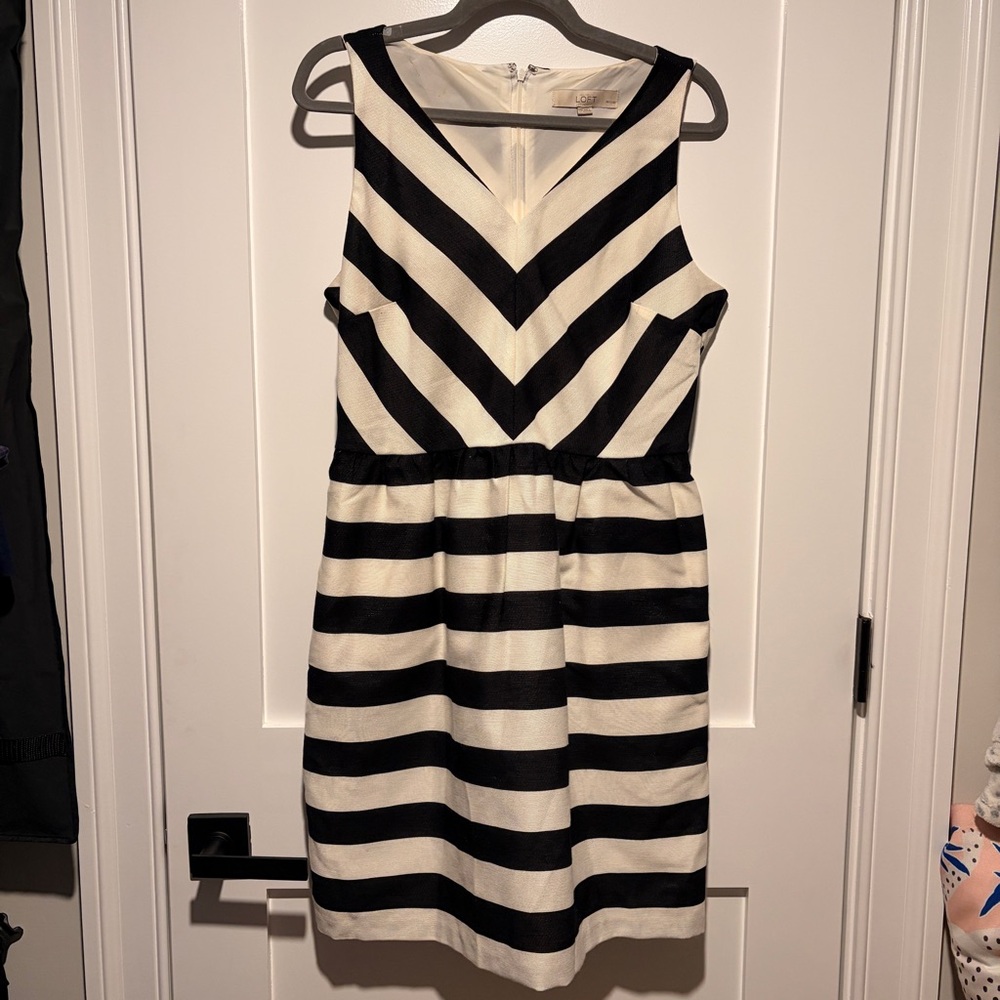 Ann Taylor Loft Petite 12P Black White Striped V-Neck Sleeveless Dress
